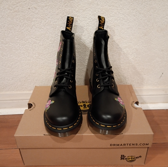 Dr Martens - Picture 2 of 4